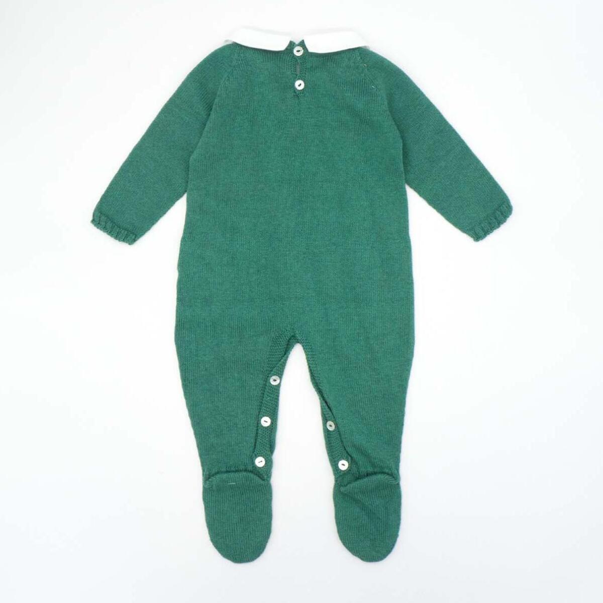 Pelele verde con dibujo conejo en el centro