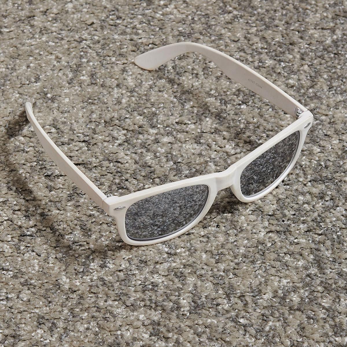 Tapis Kuje motif géométrique destructuré, rouge, gris