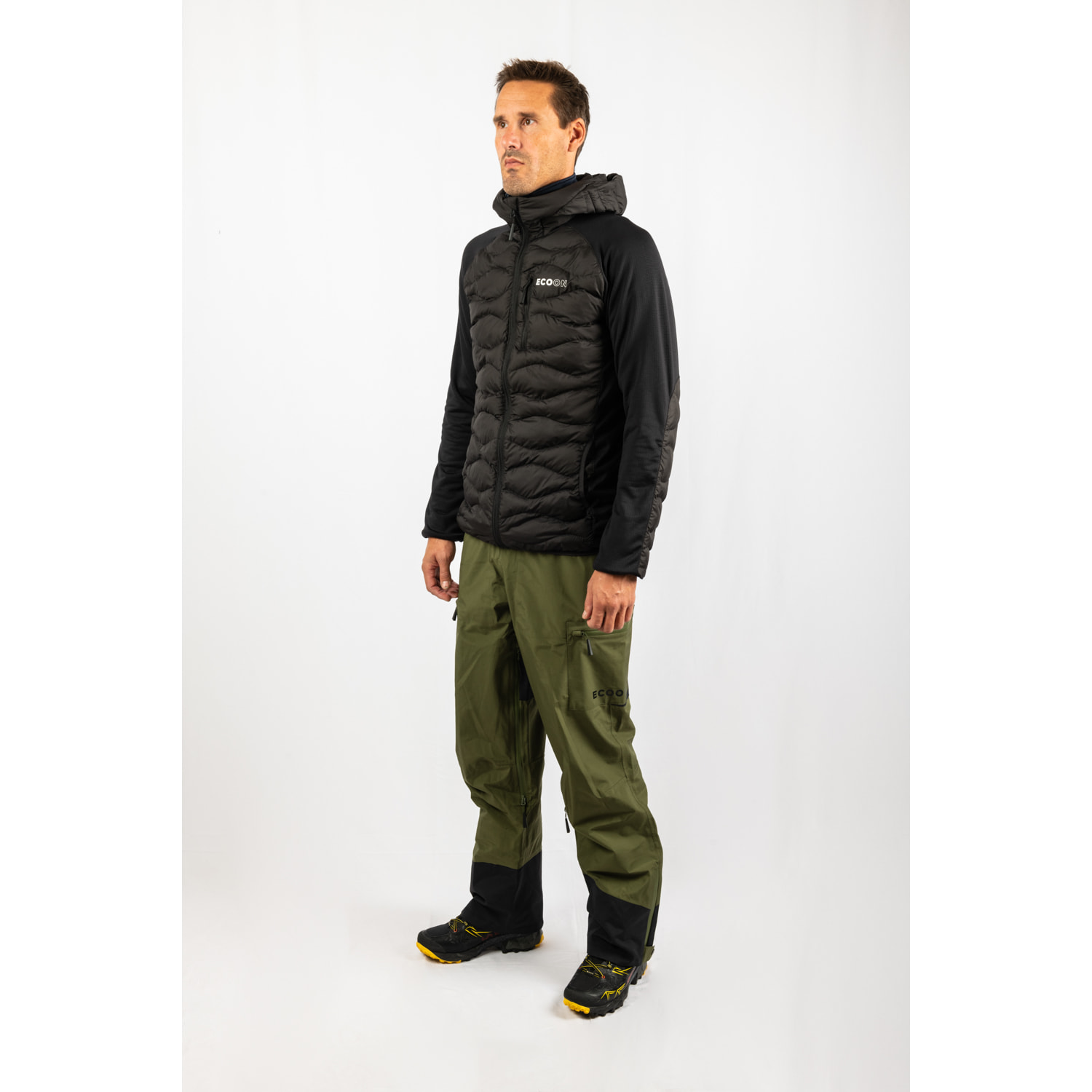 Giacca isolante ibrida ECOActive con cappuccio del marchio ECOON - Nera con logo ECOON