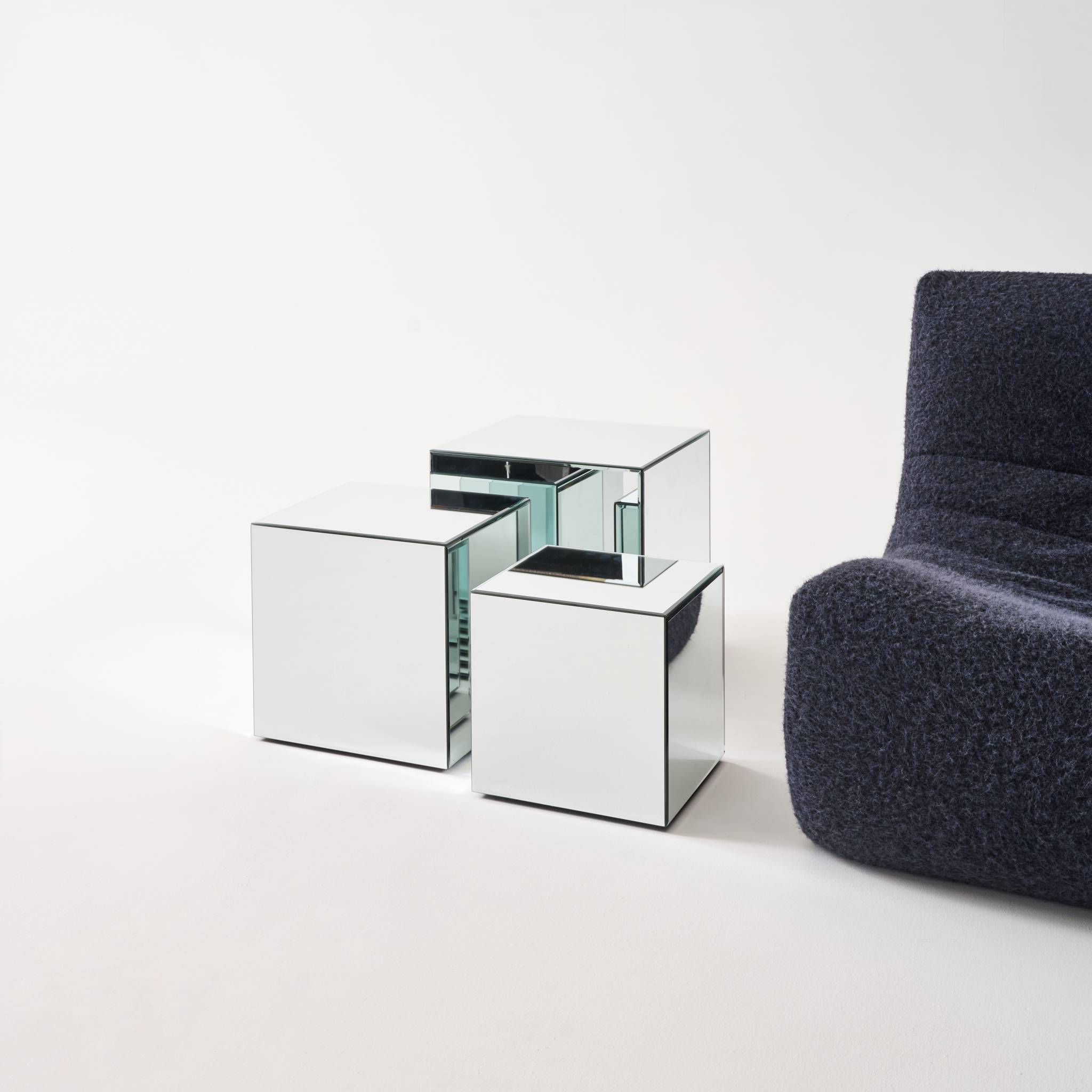 Table cubique miroir transparent. bout de canapé. table d'appoint cube miroir 35cm