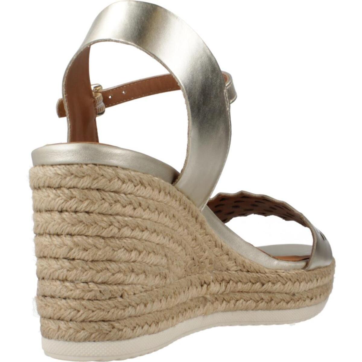 Sandalias Mujer de la marca GEOX  modelo D PONZA ORO