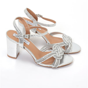 Sandali in simil pelle laminata con tacco comodo