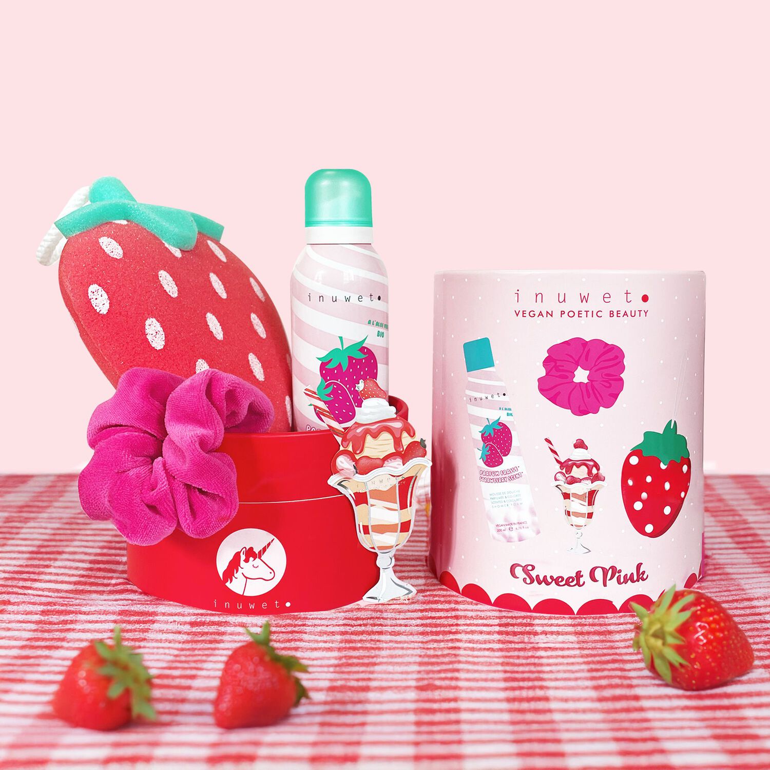 Sweet Pink - Coffret Mousse Douche Fraise 200 ml + Eponge + Choucou + Sticker