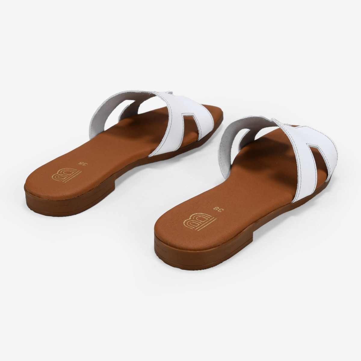 Sandalias planas blancas en piel con plantilla acolchada
