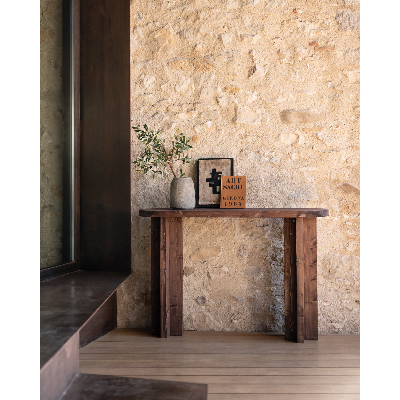 Consola de madera maciza tono nogal de 120x80cm Alto: 80 Largo: 120 Ancho: 35