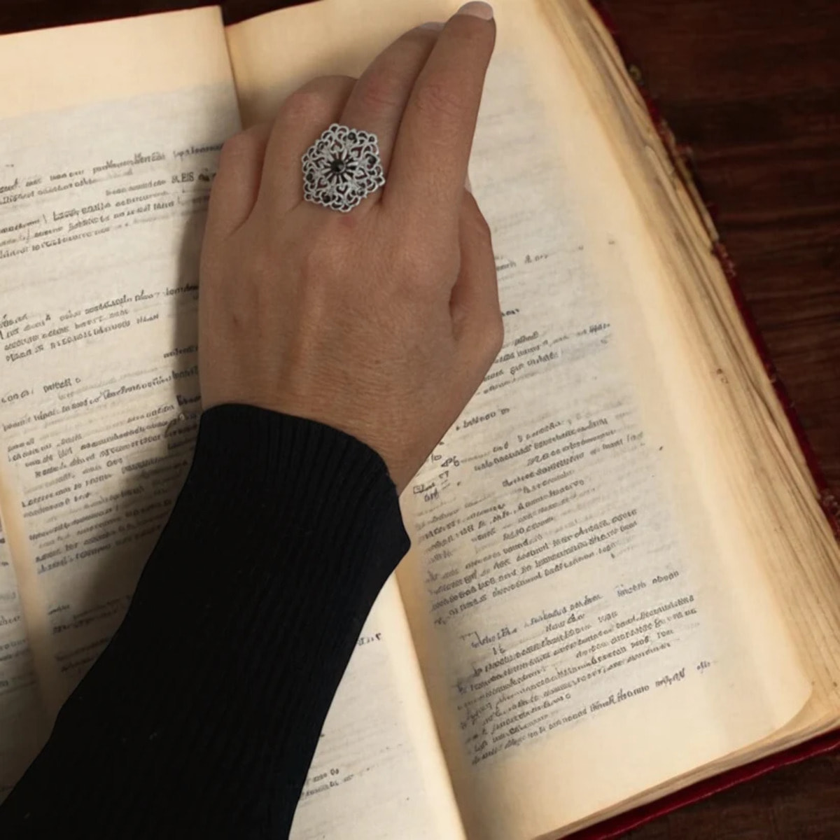 Anillo Retro cristal negro y plata envejecido chapado