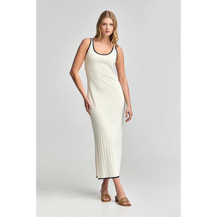 Vestito color nude a coste con bretelle con bottone madreperlato
