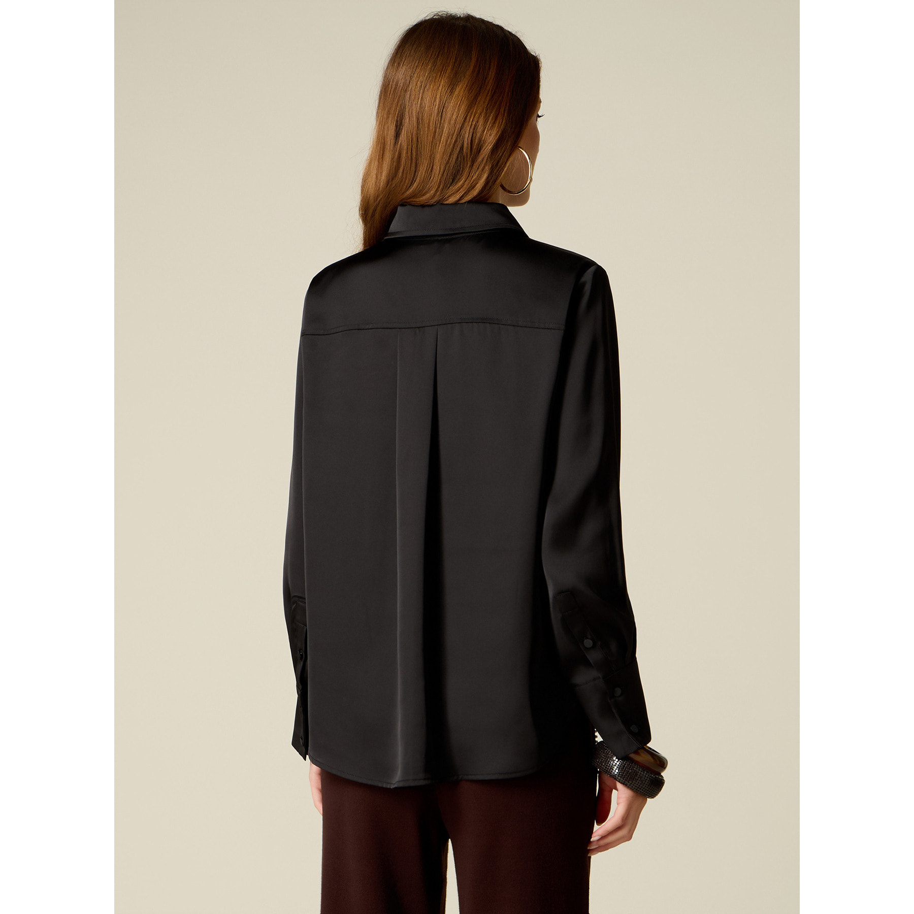 Oltre - Camicia in raso con colletto gioiello - Nero