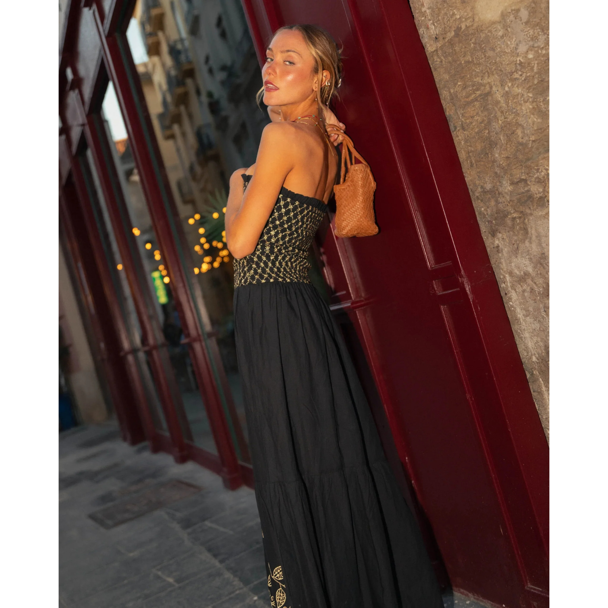 Vestido largo con cuerpo elástico bordado