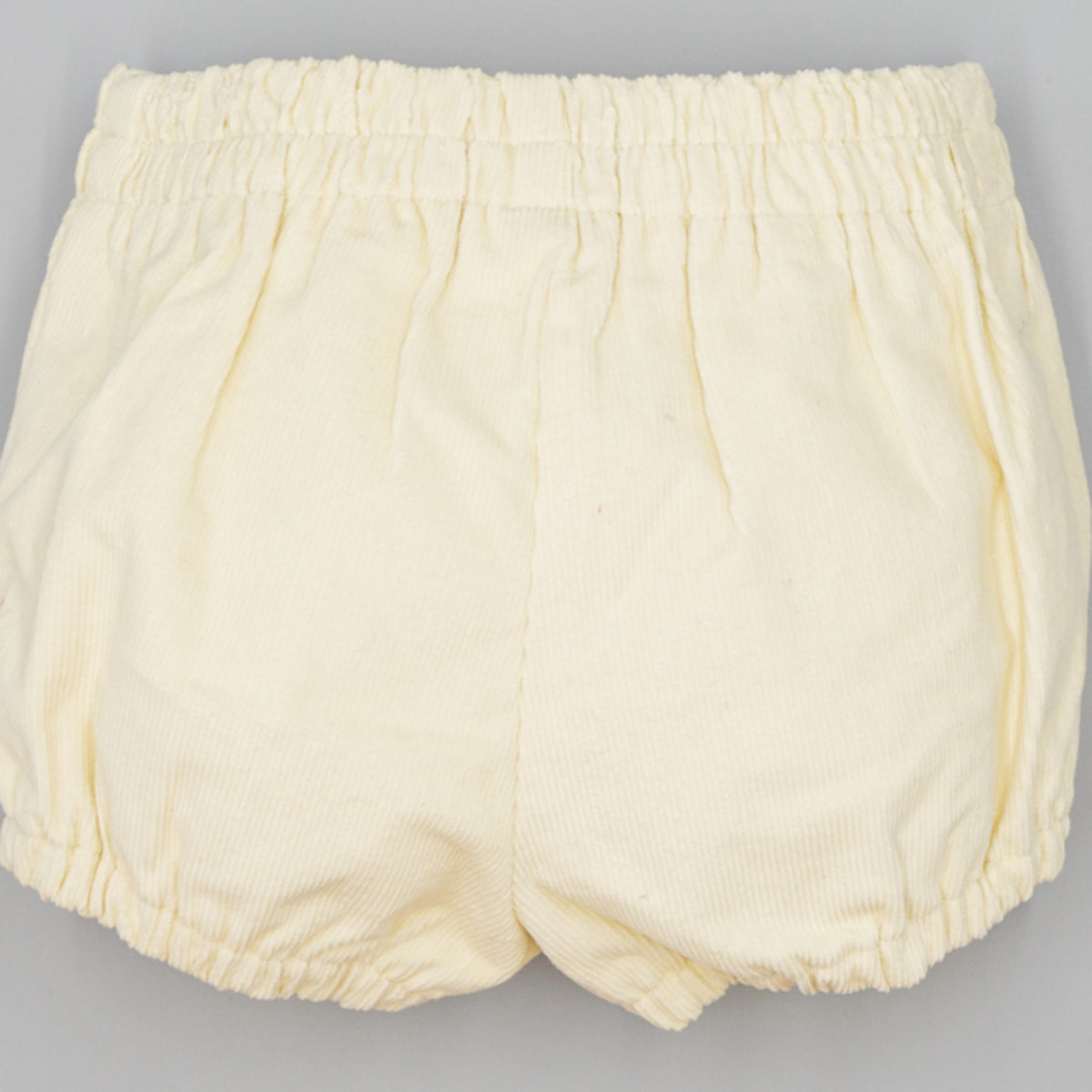 Bermuda Beige De Pana Con Botones De Madera