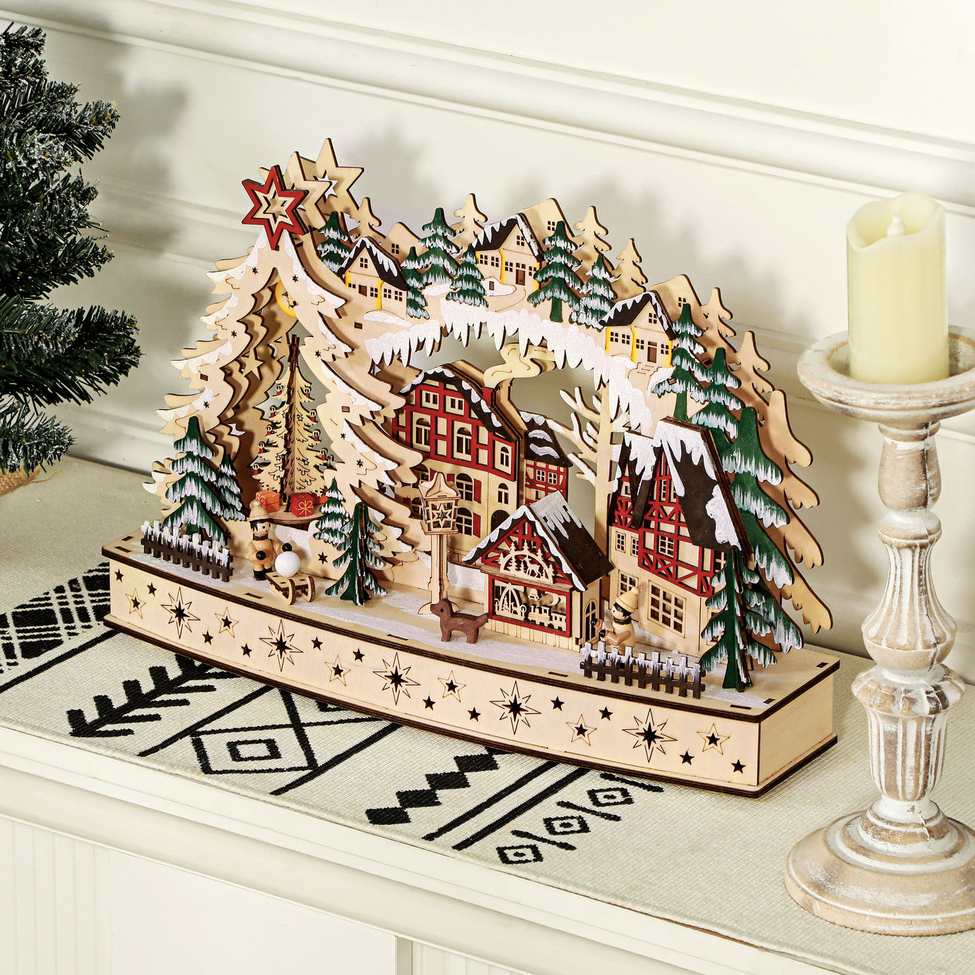 Village de Noël lumineux animé en bois - 20 LED - dim. 45L x 12l x 30H cm