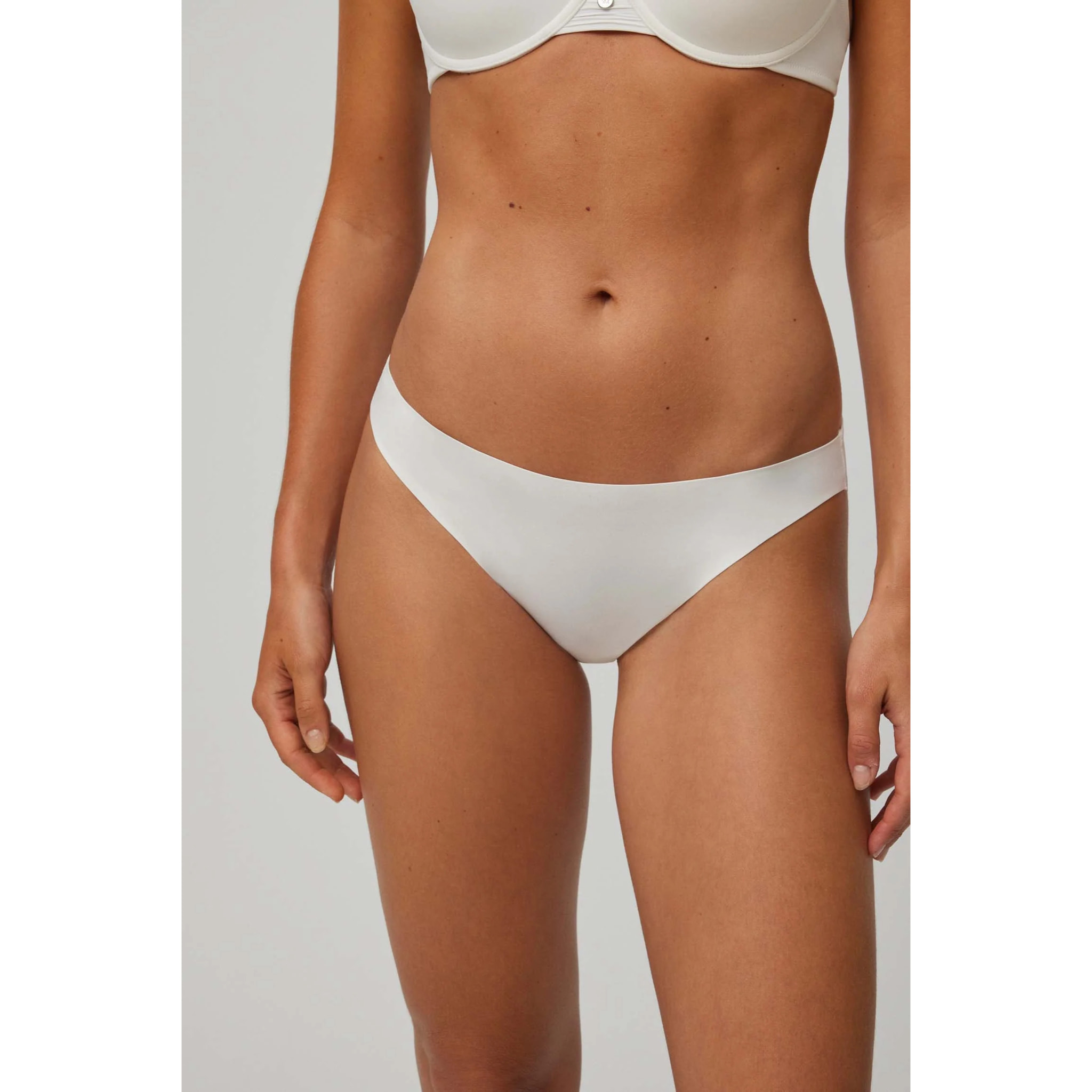 Mini slip invisibile con pizzo avorio