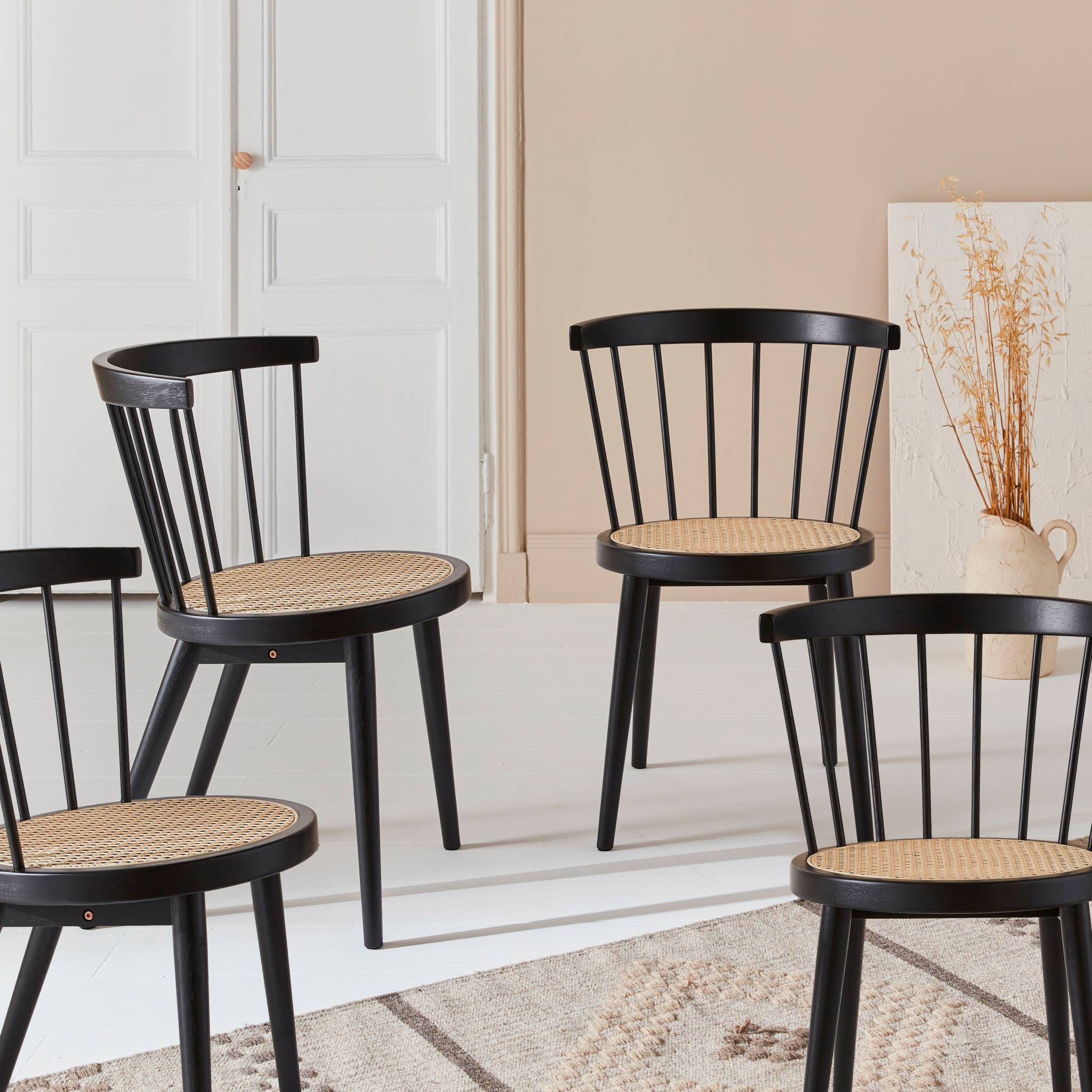 Lot de 4 chaises noires en bois et cannage. Nora. L 53 x P 53.5 x H 76cm