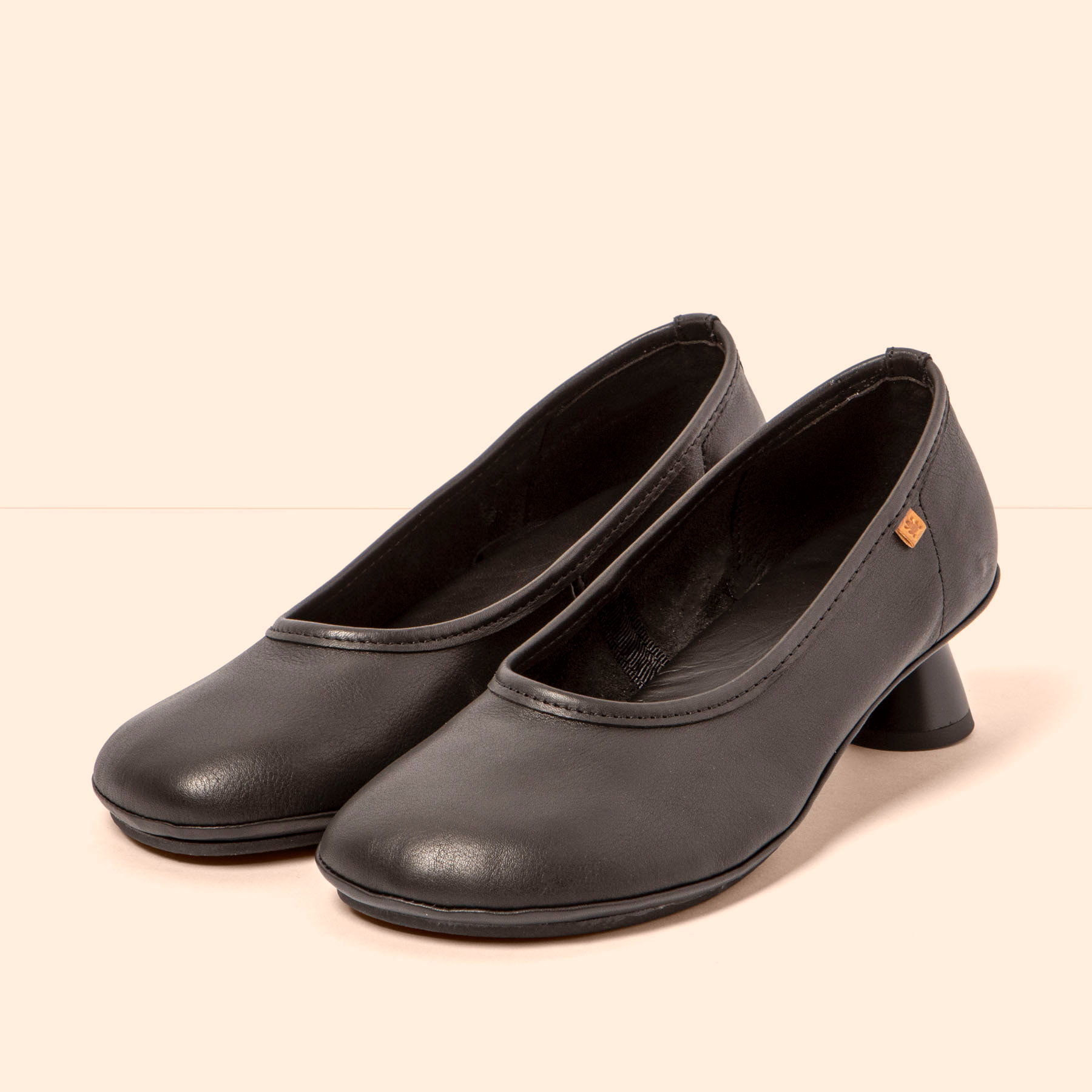 Zapatos con tacón N694 SOFT NAPPA BLACK/ ALMA color Black