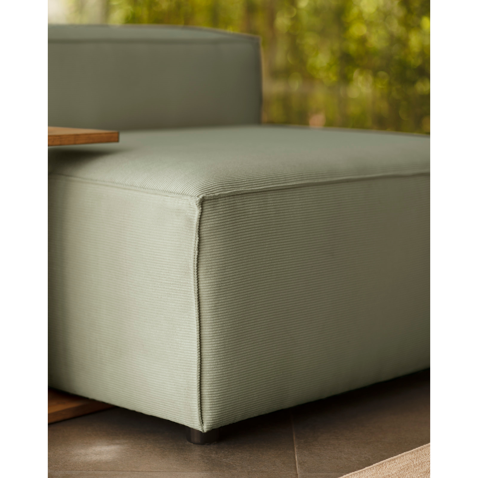Fauteuil en velours côtelé couleur vert bleuté de 110x90cm Hauteur: 70 Longueur: 110 Largeur: 90