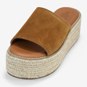 Sandalias de plataforma marrones en piel con esparto