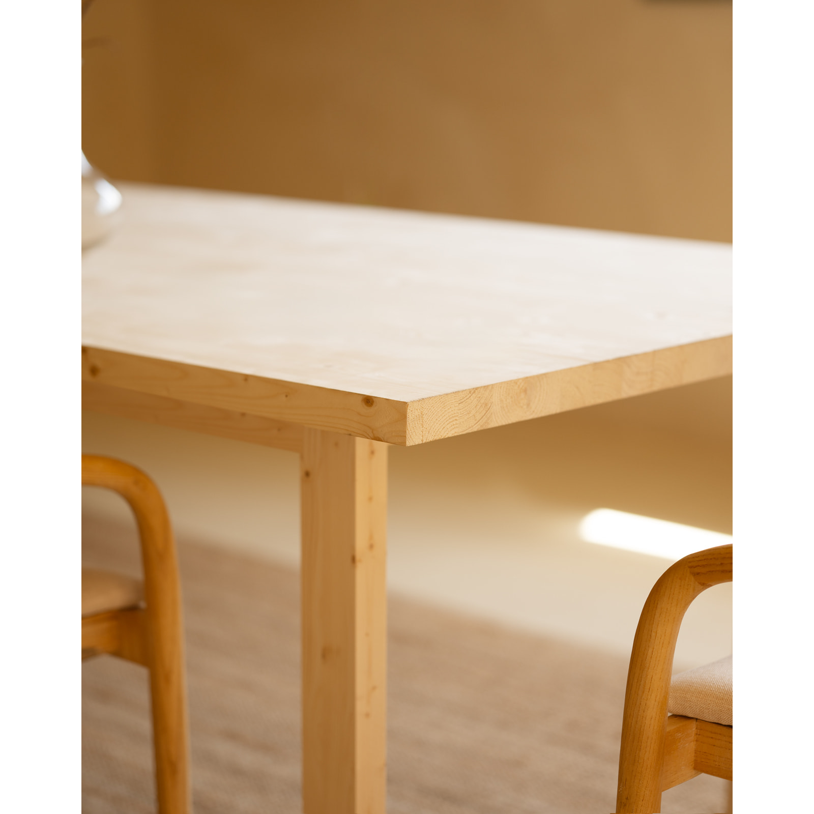 Mesa de comedor de madera maciza en tono natural de varias medidas
