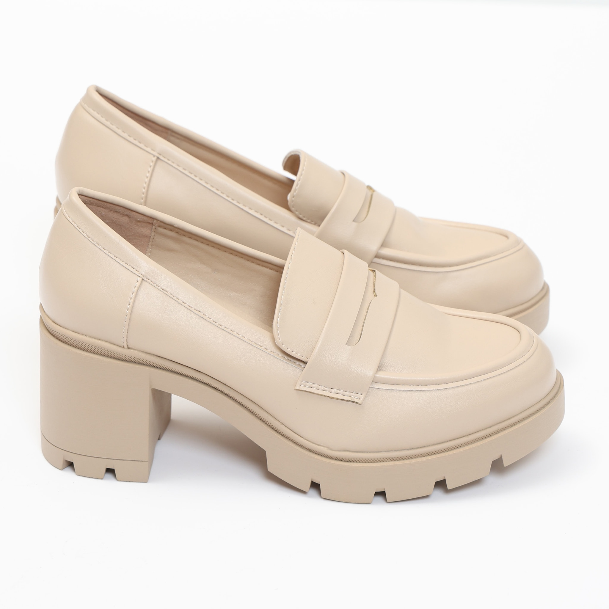 Mocassini in simil pelle con tacco comodo