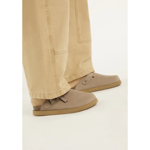 Sandalias Cerradas Vibe Clog Mujer Cierre Hebilla Color Taupe