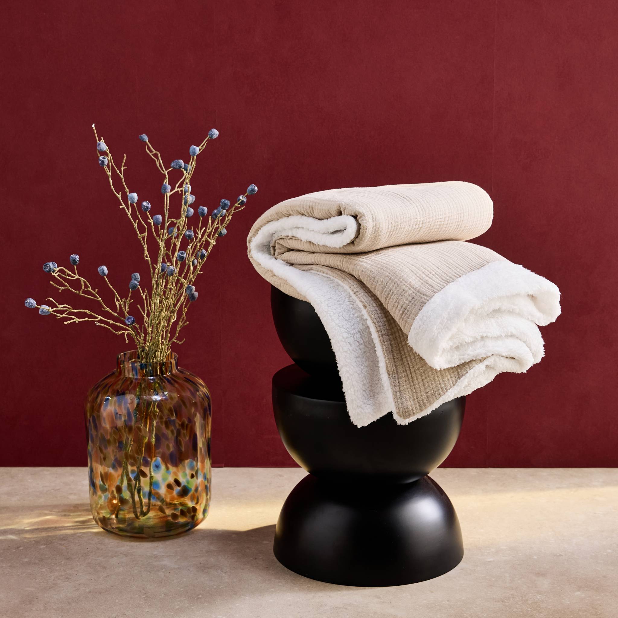 Plaid sherpa et gaze de coton 130 x 170 cm galet. ALIX. bi-matière