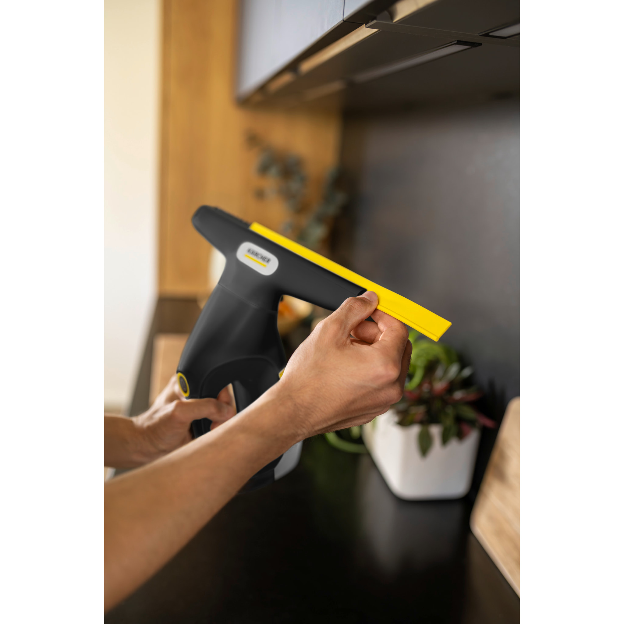Nettoyeur de vitres Karcher WV 3 Comfort Precision+ Black - autonomie 105m² - détergent 1l - chargeur USB-C