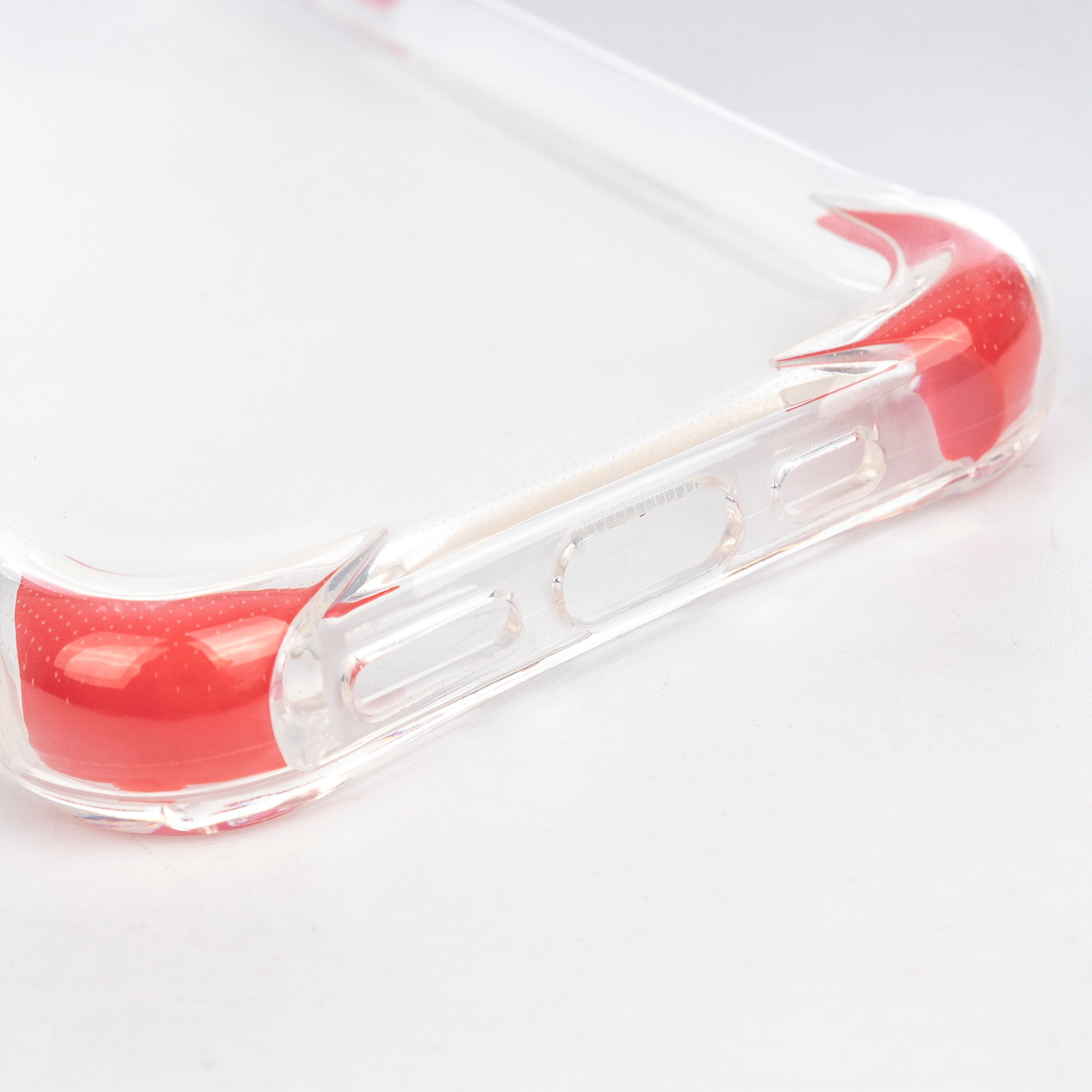 Carcasa transparente con relieve protector para cámara, esquinas reforzadas rojas, antichoque y antihuellas Magsafe para iPhone 17.