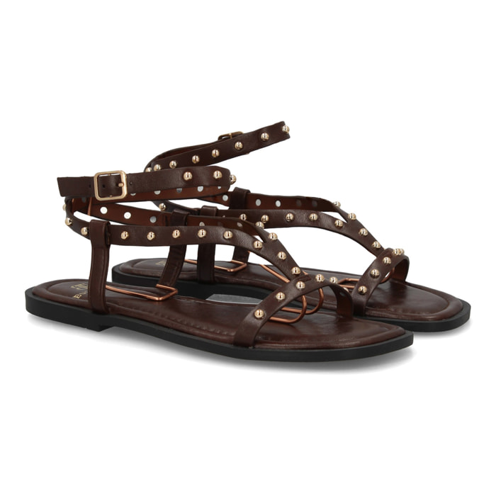 Sandalia plana mujer con tachuelas metálicas