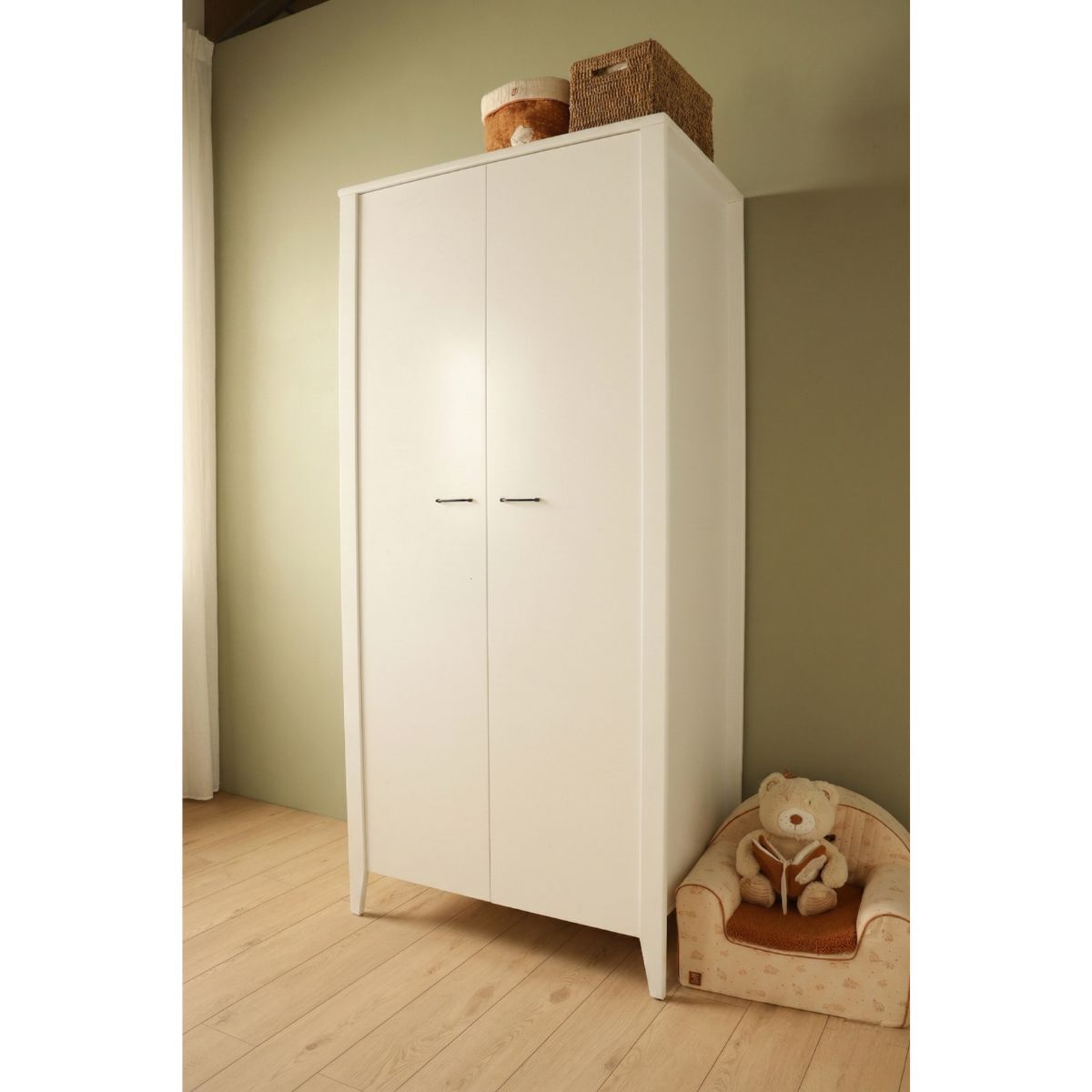 Armoire 2 portes  avec étagères et penderie - poignées métal