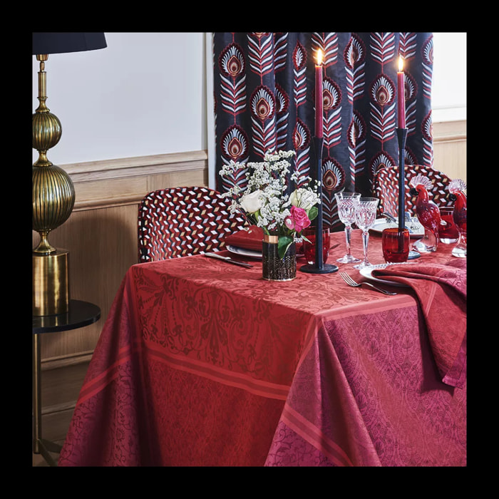 Nappe anti tache pur coton motif jacquard Cassandre grenat