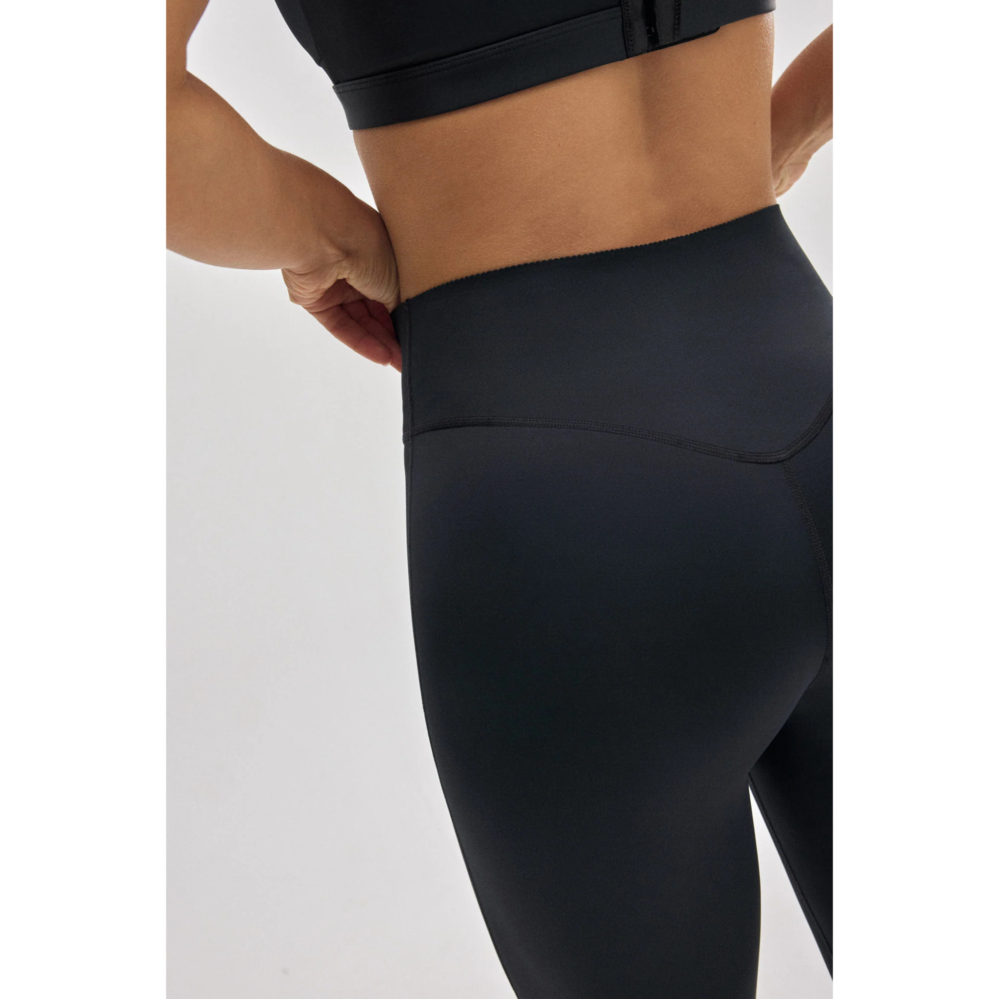 Leggings sportivi neri effetto pancia piatta