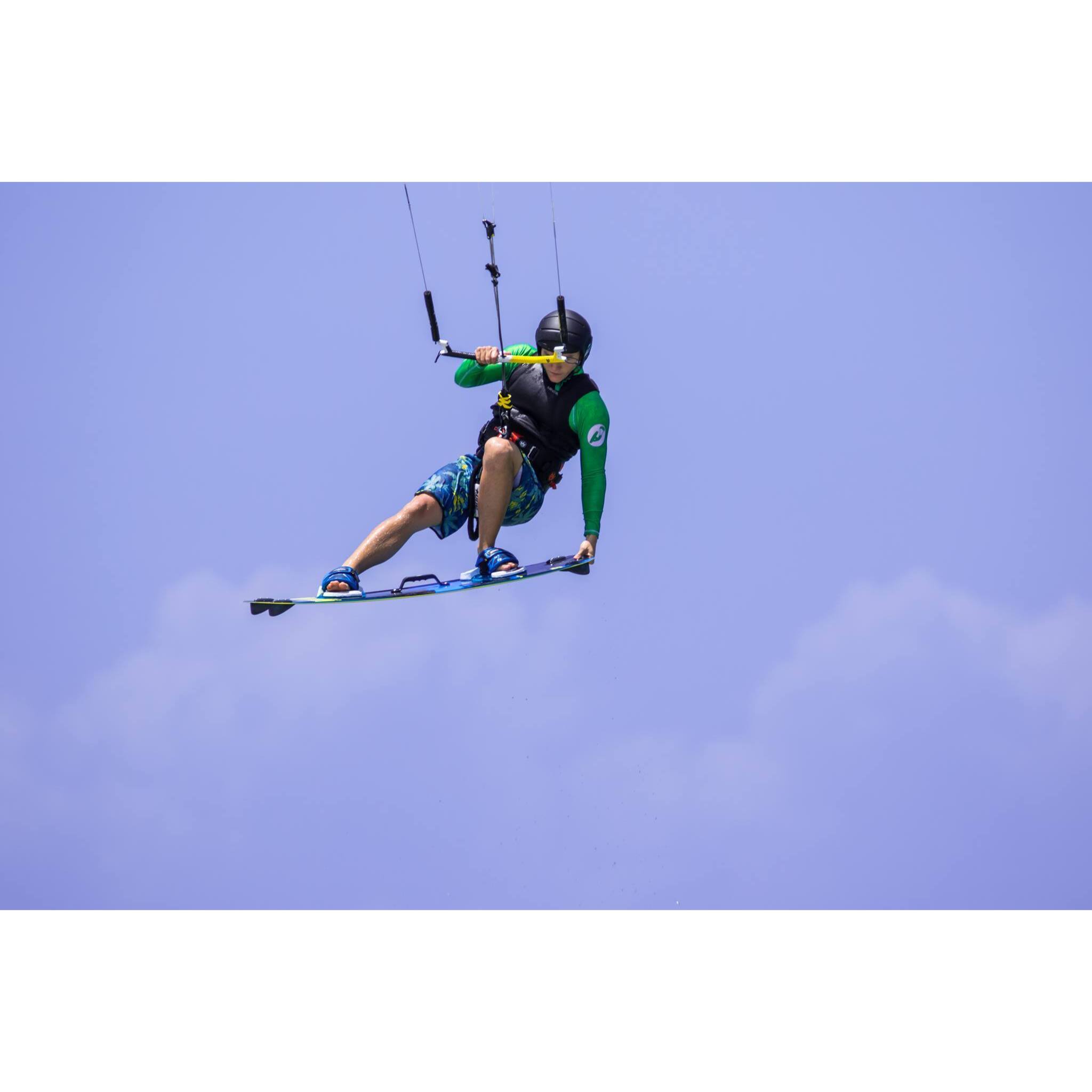 CASCOS PARA DEPORTES DE AGUA OCEAN DOLPHIN de color Negro