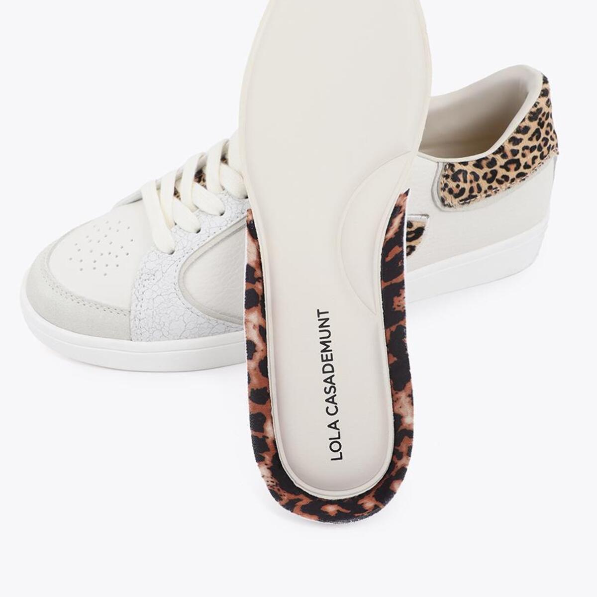 Scarpa sportiva con logo in tessuti abbinati e dettagli in pelle