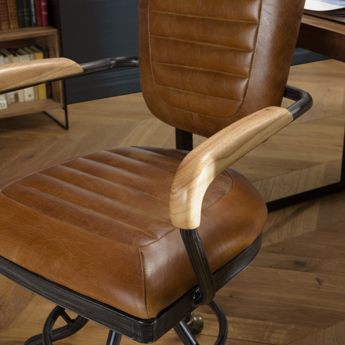 GASTON - Fauteuil DESK vintage cuir marron et métal noir à roulettes accoudoirs en bois