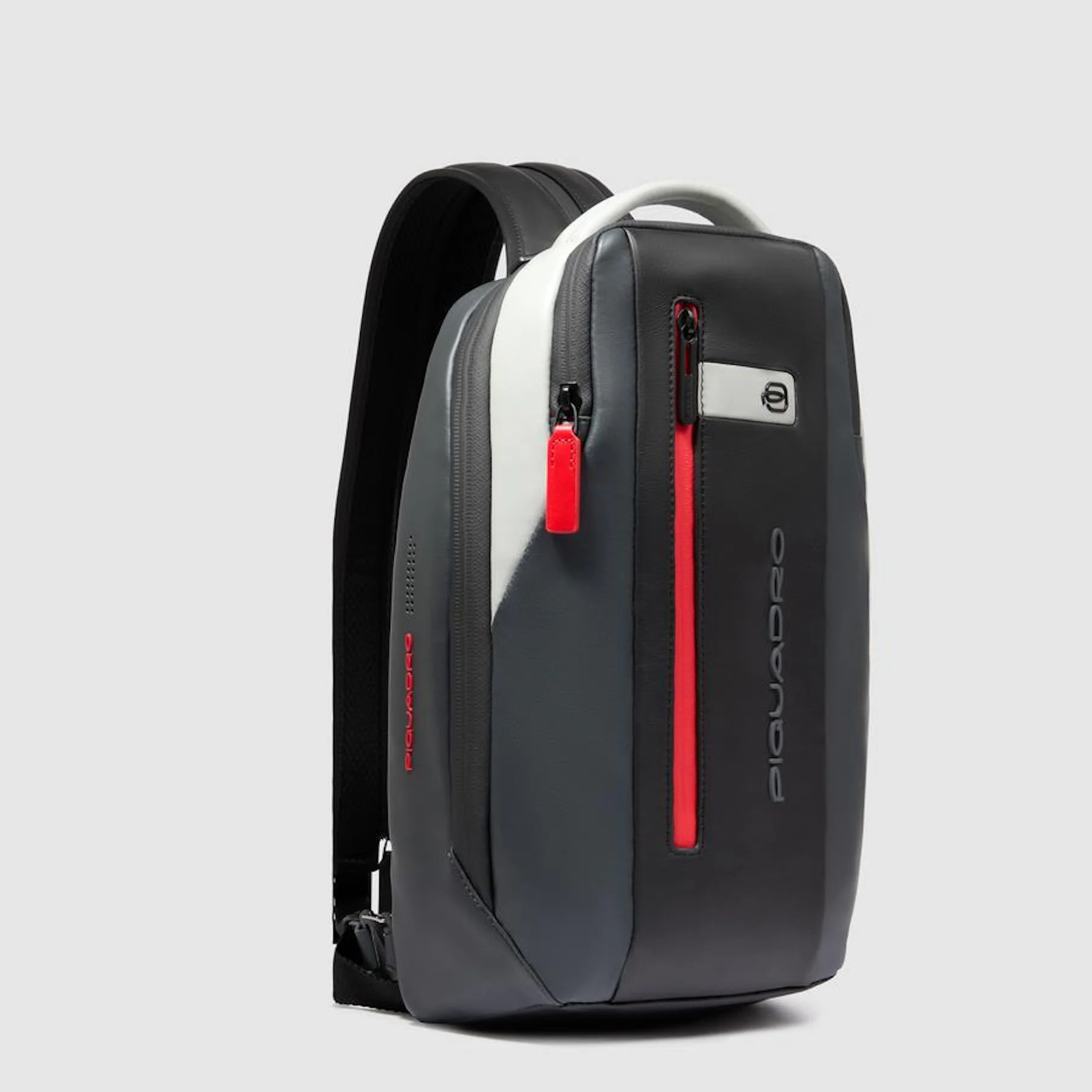 Piquadro Zaino monospalla porta iPad® con tasca per AirPods® e protezione RFID