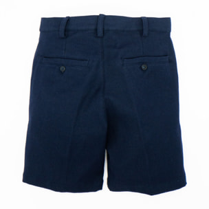 Bermuda de azul marino. Con bolsillos y bragueta.