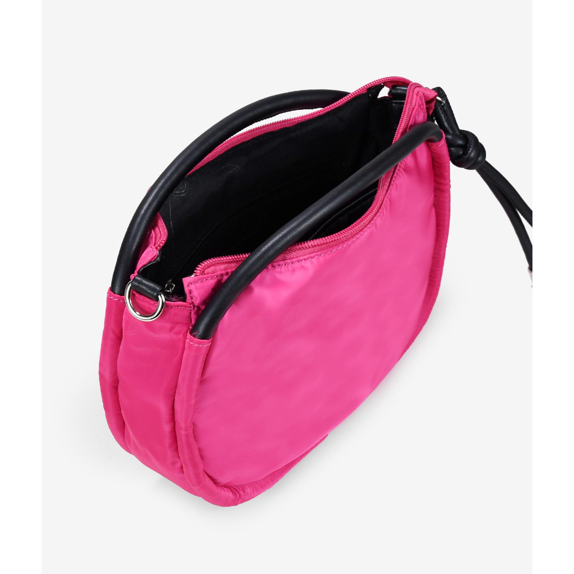 Bolso rosa con cadena de cruzar