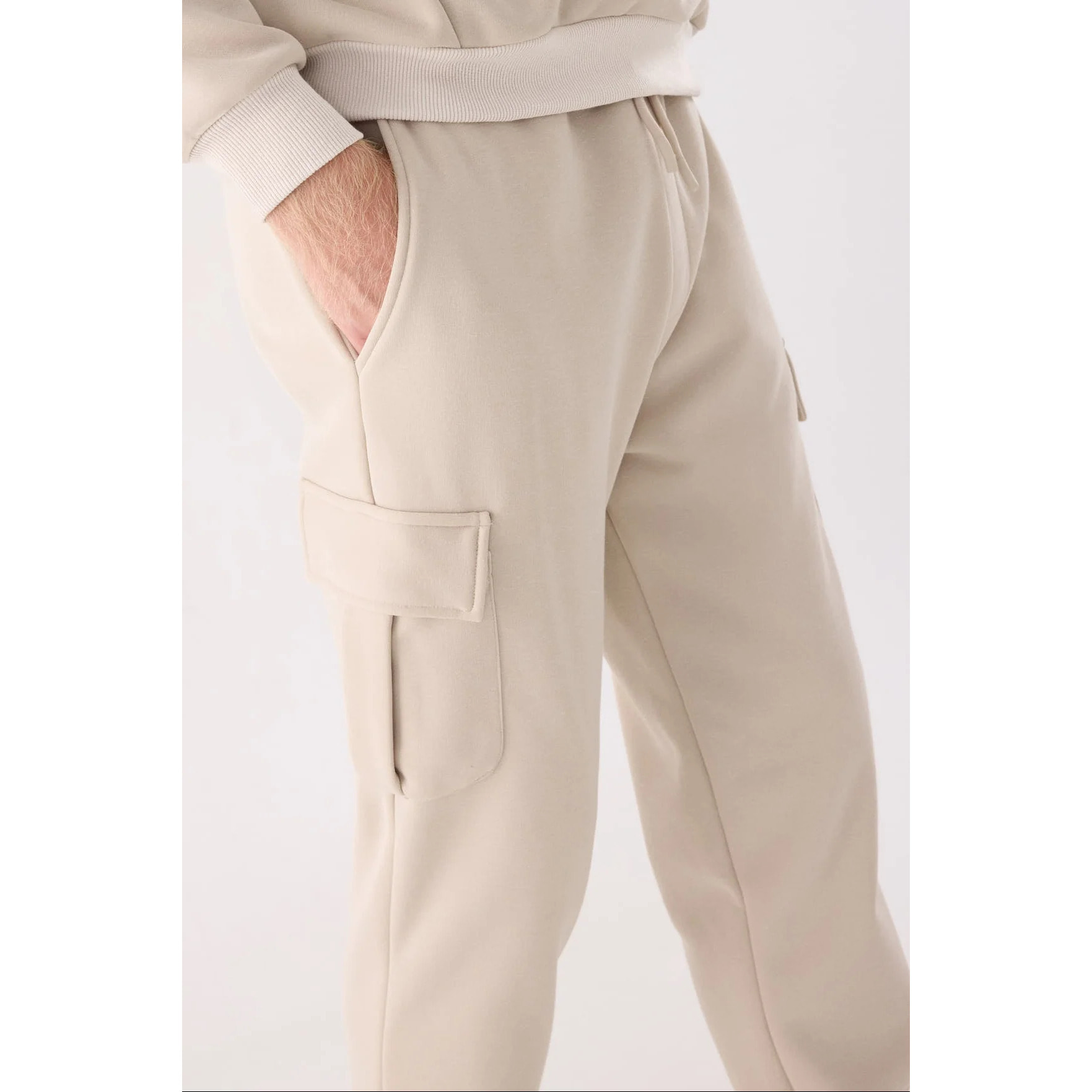Pantalón deportivo hombre cargo afelpado con cintura ajustable beige