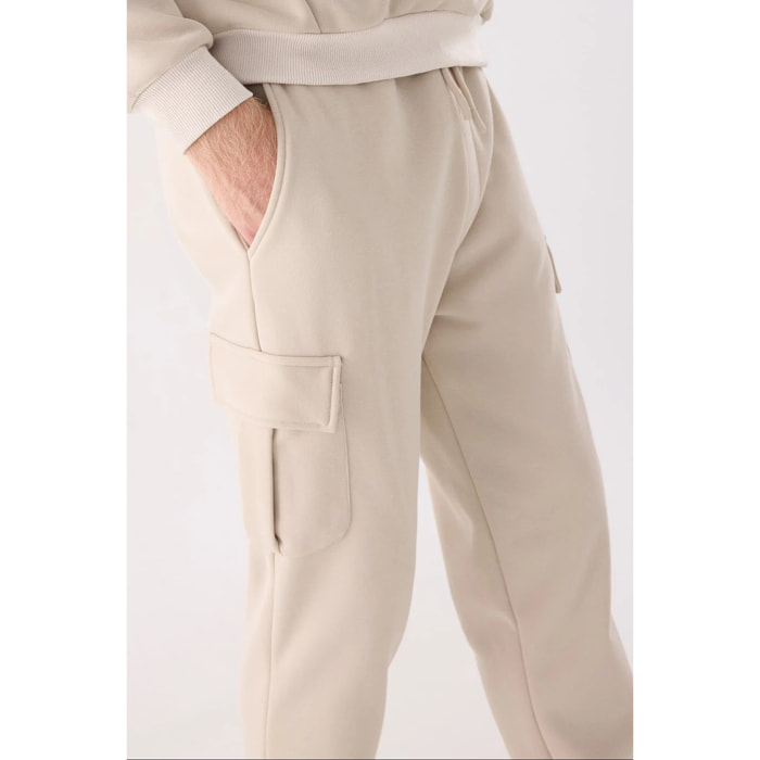 Pantalón deportivo hombre cargo afelpado con cintura ajustable beige