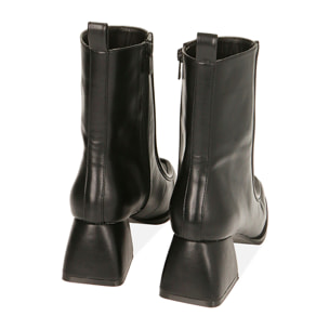 Ankle boots neri punta quadra, tacco 6 cm