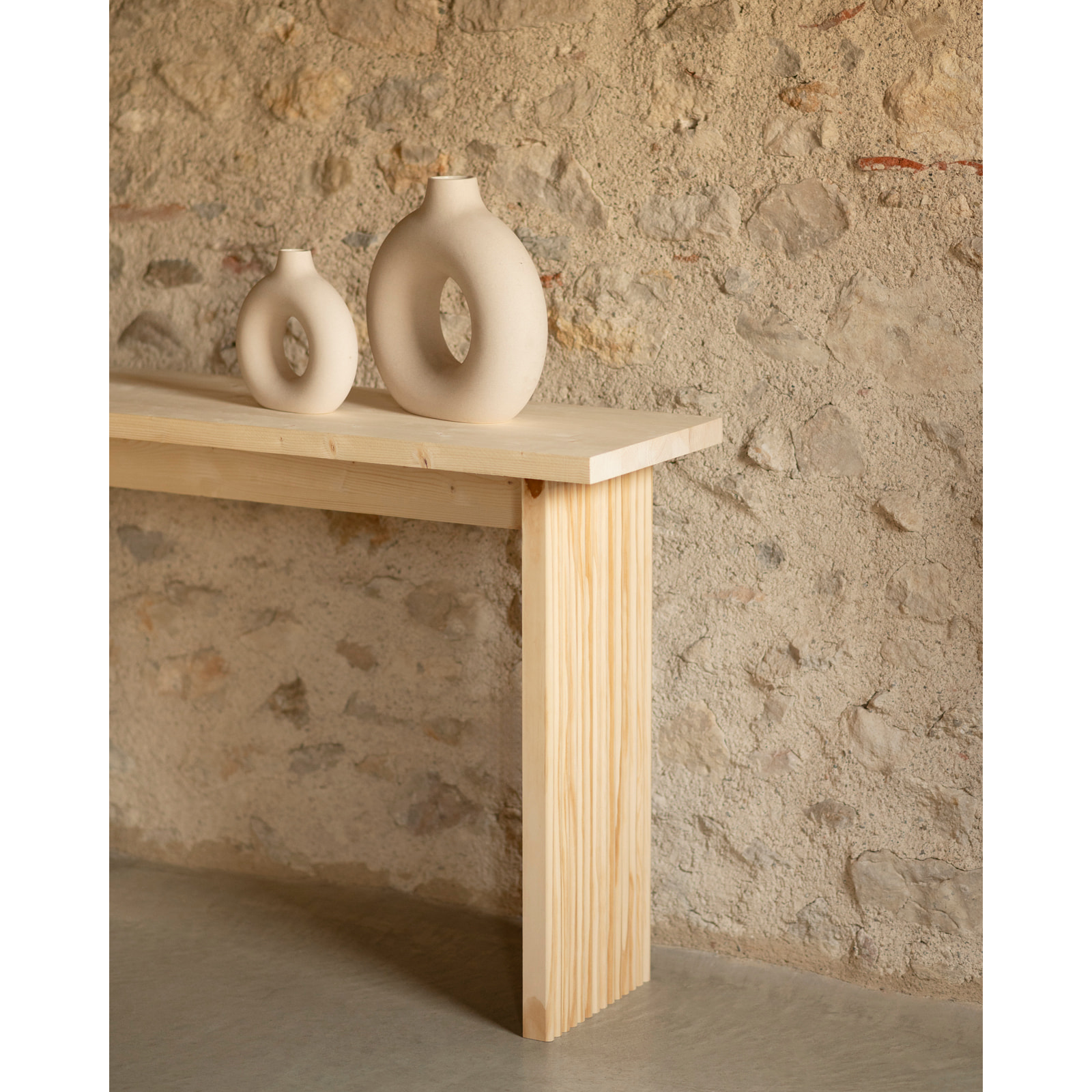 Consola de madera maciza en tono natural de 120x80cm Alto: 35 Largo: 120 Ancho: 80