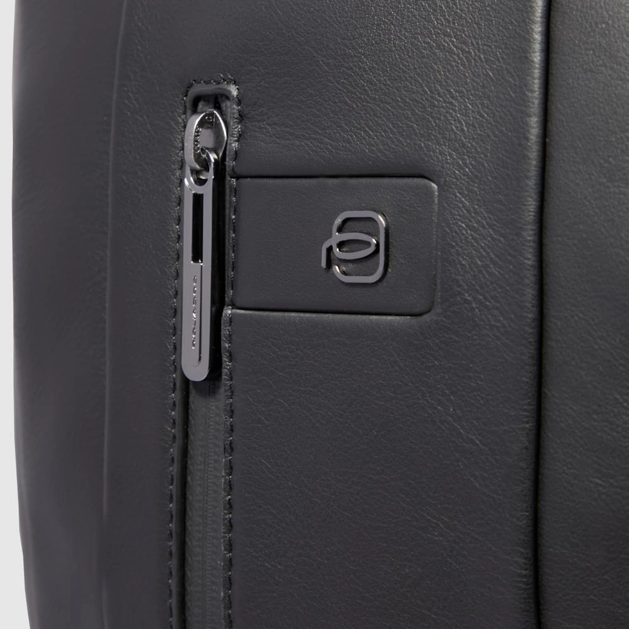 Piquadro Zaino porta pc e porta iPad® con protezioni antiurto e RFID, espandibile