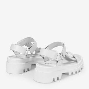 Sandalias deportivas blancas en piel con suela track