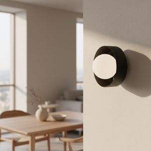Lampada a parete Lulu in acciaio nero con diffusore sferico