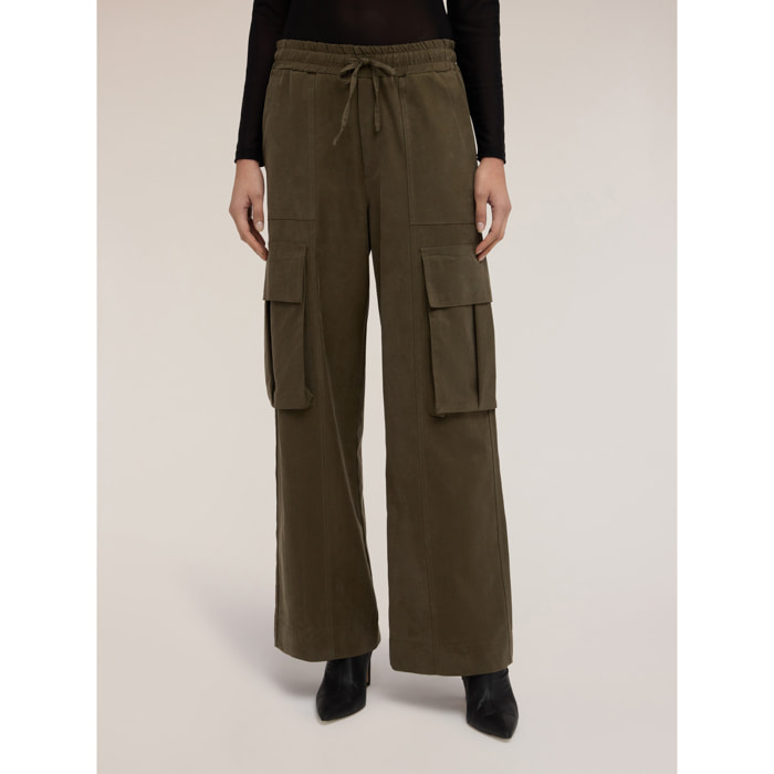 Motivi - Pantalones cargo en gabardina mezcla lyocell - Verde militare