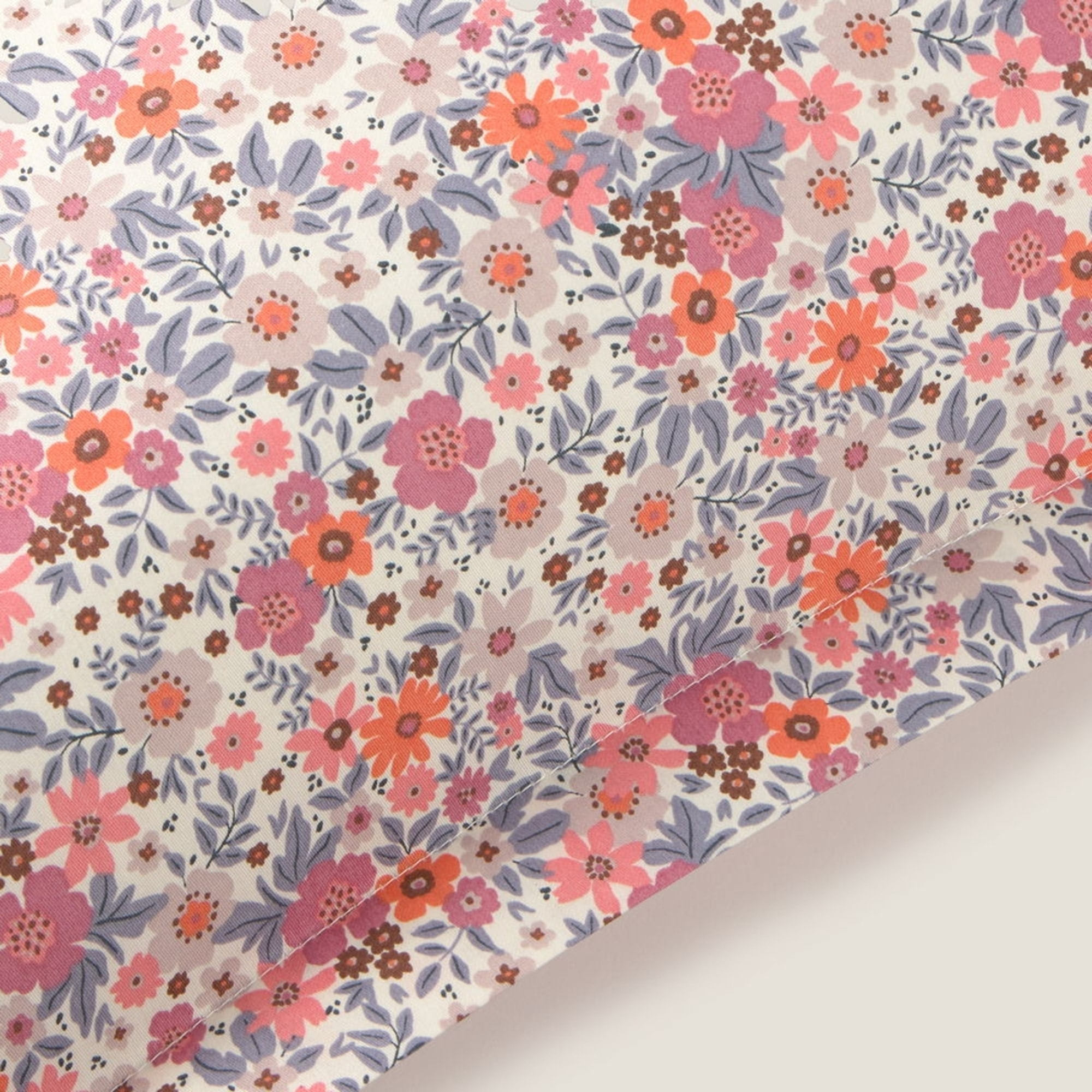 Funda cojín algodón sostenible flores Onflo color azul 100% Algodón percal