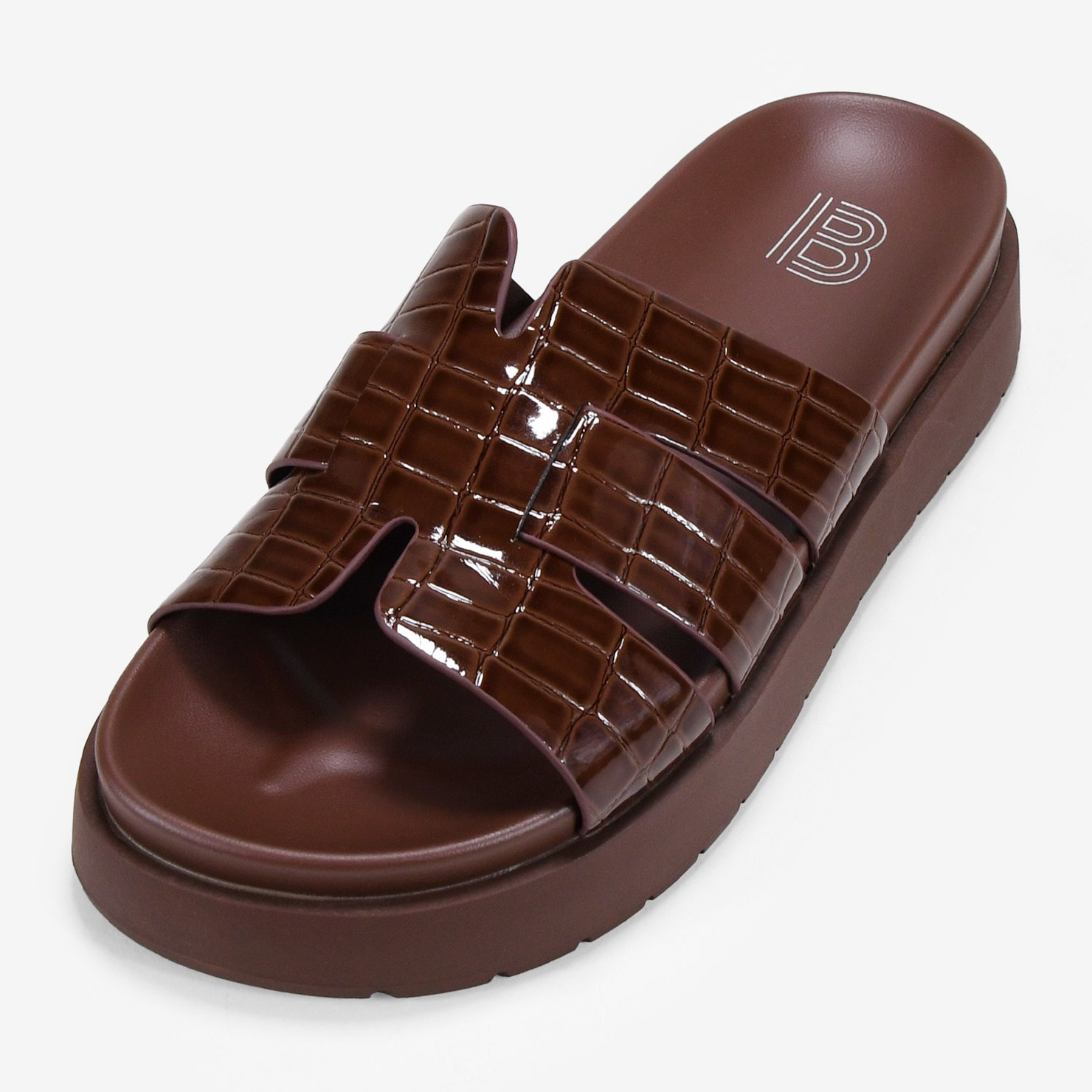 Sandalias de plataforma marrones efecto cocodrilo