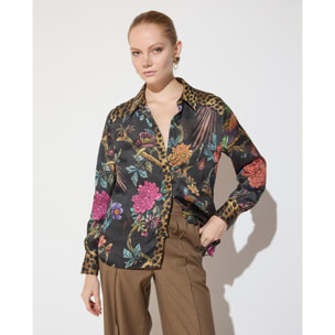 Camicia classica con una combinazione di stampe animalier e motivi floreali.