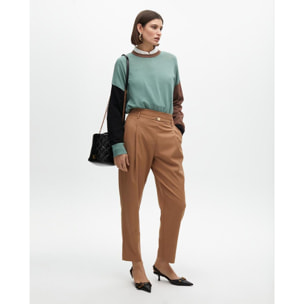 Pantaloni con pinces e dettaglio cintura frontale