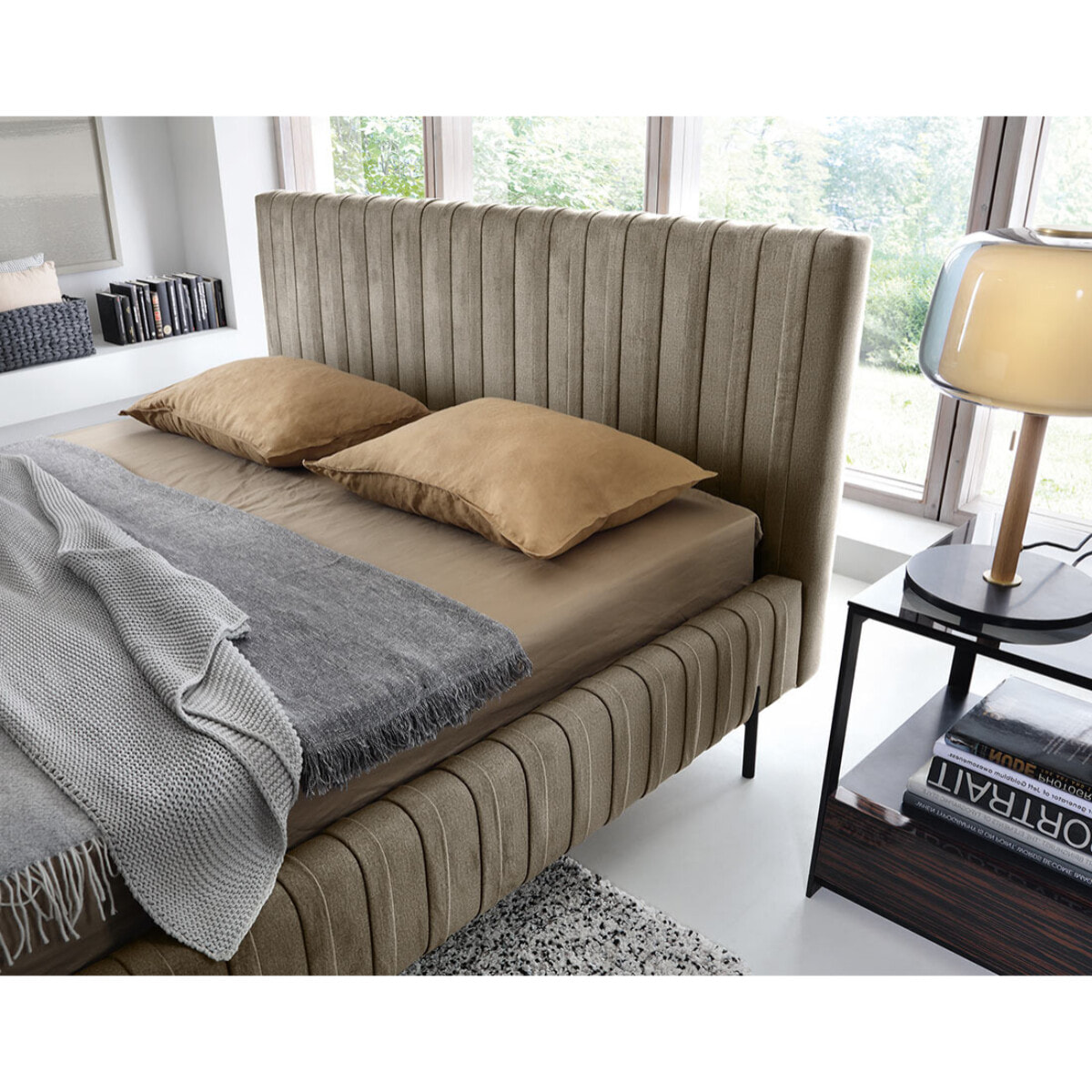 Flavio - lit coffre - 140x200 cm - sommier inclus - en simili - Taupe
