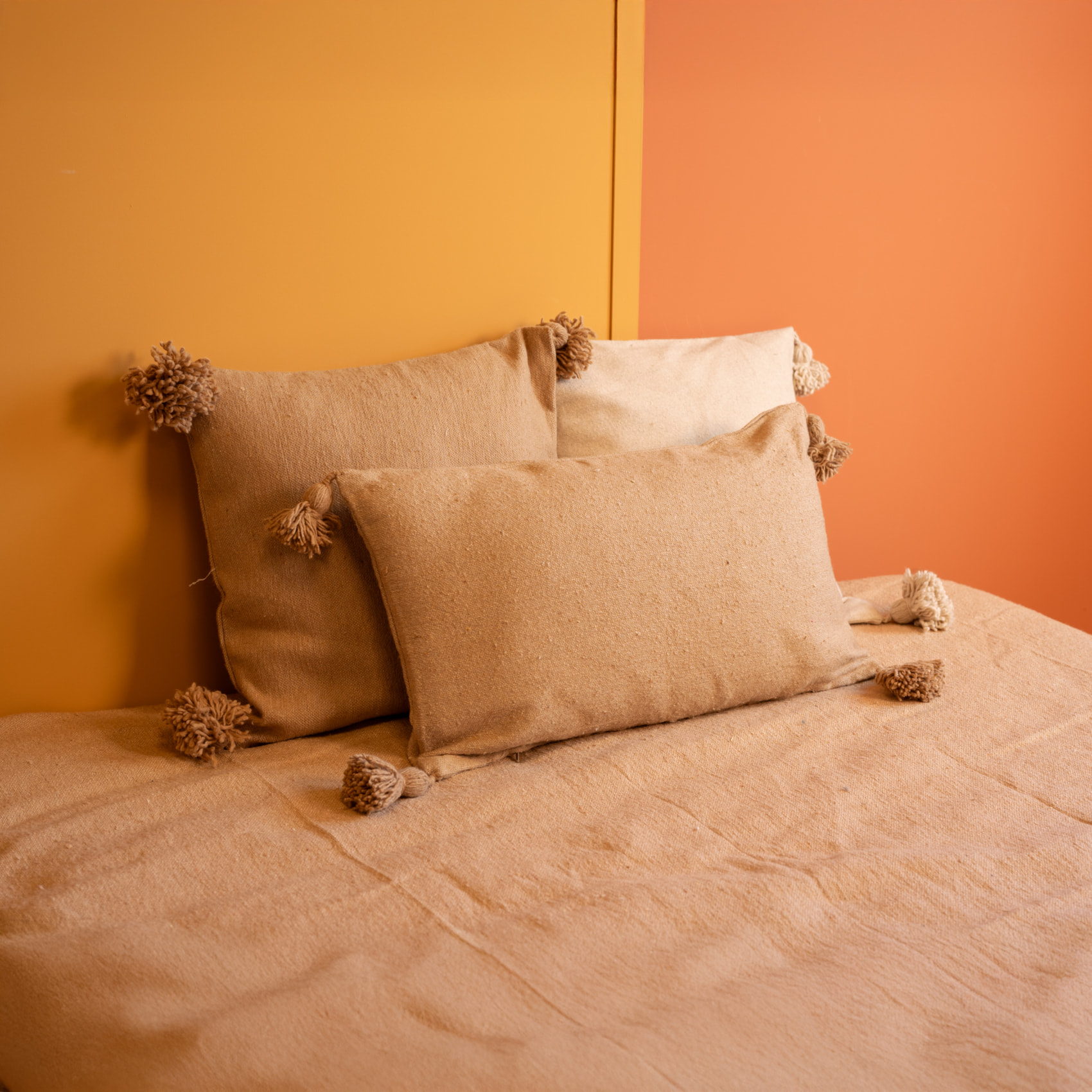 Housse de coussin en laine à pompons - Beige